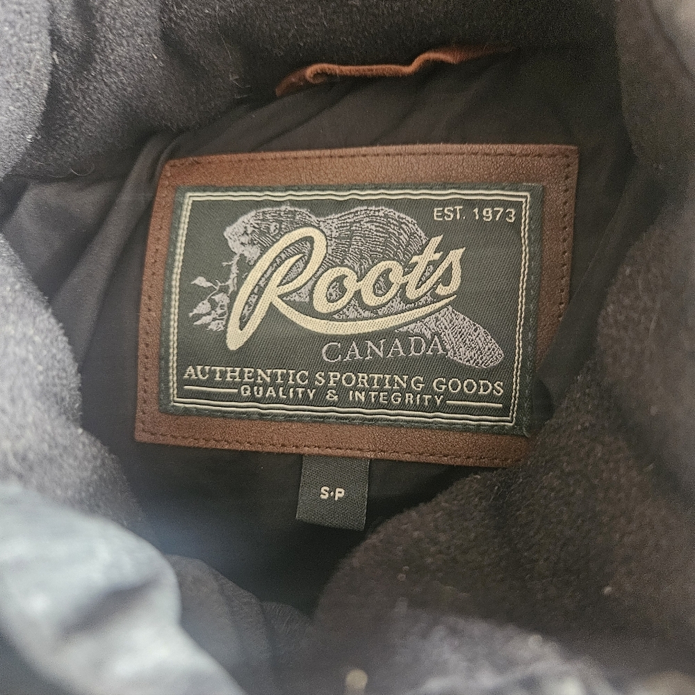 Womens Roots Gray Down Filled Puffer Coat. Small. - Picture 2 of 10